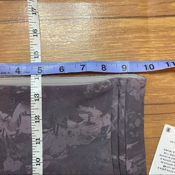 NWT Lululemon Hug Your Core SHR Tight 28” Size 2 - Picture 14 of 15